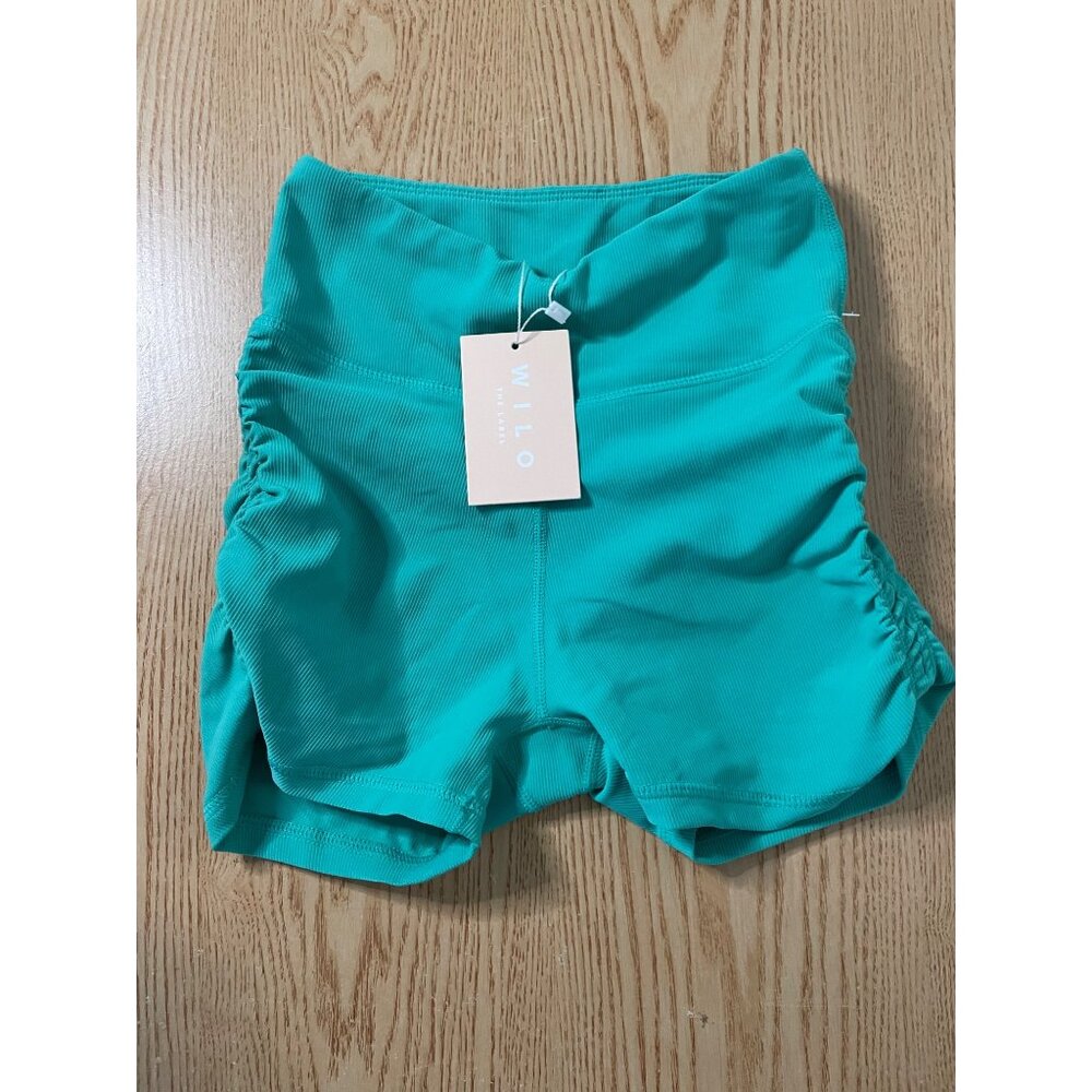 New Women’s Wilo Athletic Shorts Ruched Sides Green size Xs